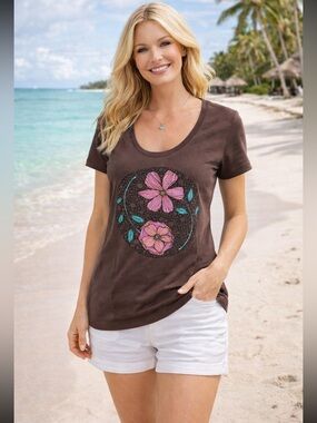 O’Neill Aloha hibiscus tee.  Women’s size Large.  Excellent pre-loved condition.